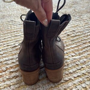 Sorel Cate Lace Bootie - Size 8- Blackened Brown